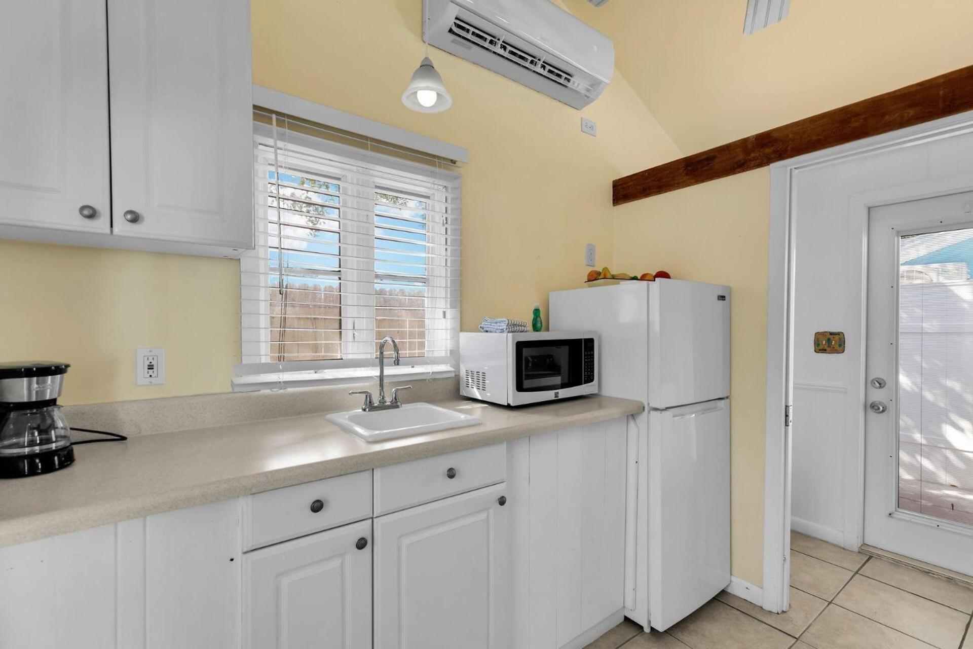 Tropical Cottages Маратон Екстериор снимка
